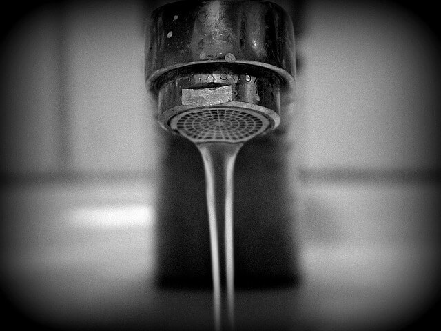 faucet running water